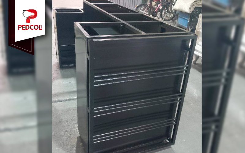 Pintura electrostática para divisiones y mamparas de aluminio