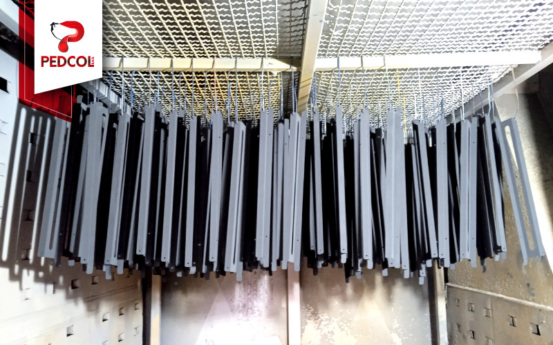 Recubrimiento electrostático para puertas de aluminio en Bogotá